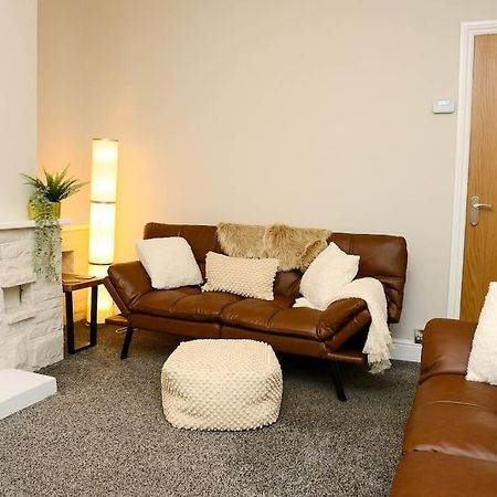 Delightful 2 Bed Town Centre House, Sleeps 4 Apartamento Barnsley Exterior foto
