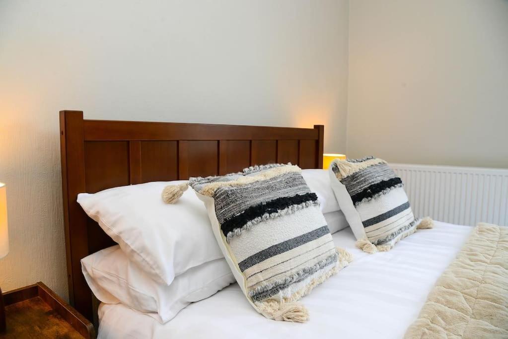 Delightful 2 Bed Town Centre House, Sleeps 4 Apartamento Barnsley Exterior foto