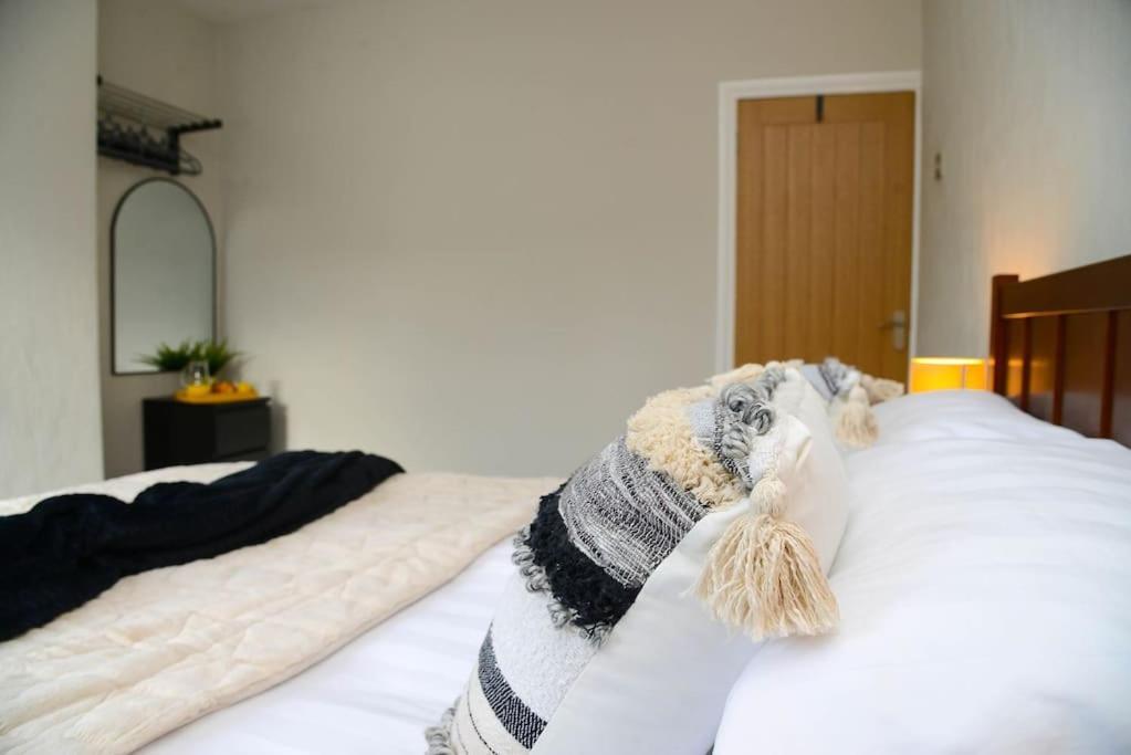 Delightful 2 Bed Town Centre House, Sleeps 4 Apartamento Barnsley Exterior foto