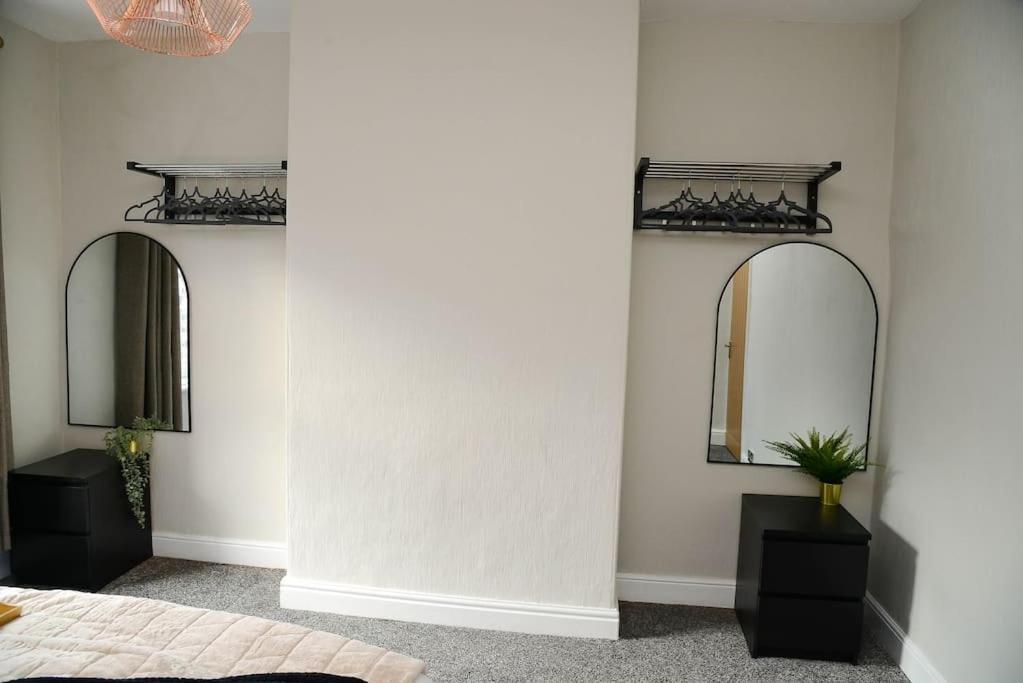 Delightful 2 Bed Town Centre House, Sleeps 4 Apartamento Barnsley Exterior foto