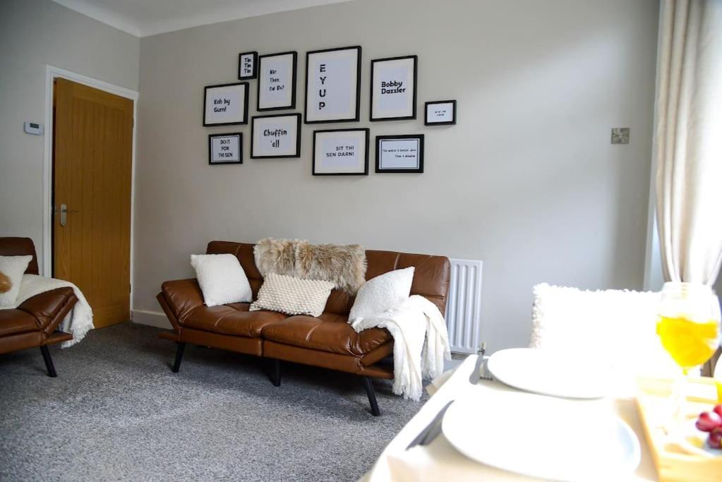 Delightful 2 Bed Town Centre House, Sleeps 4 Apartamento Barnsley Exterior foto