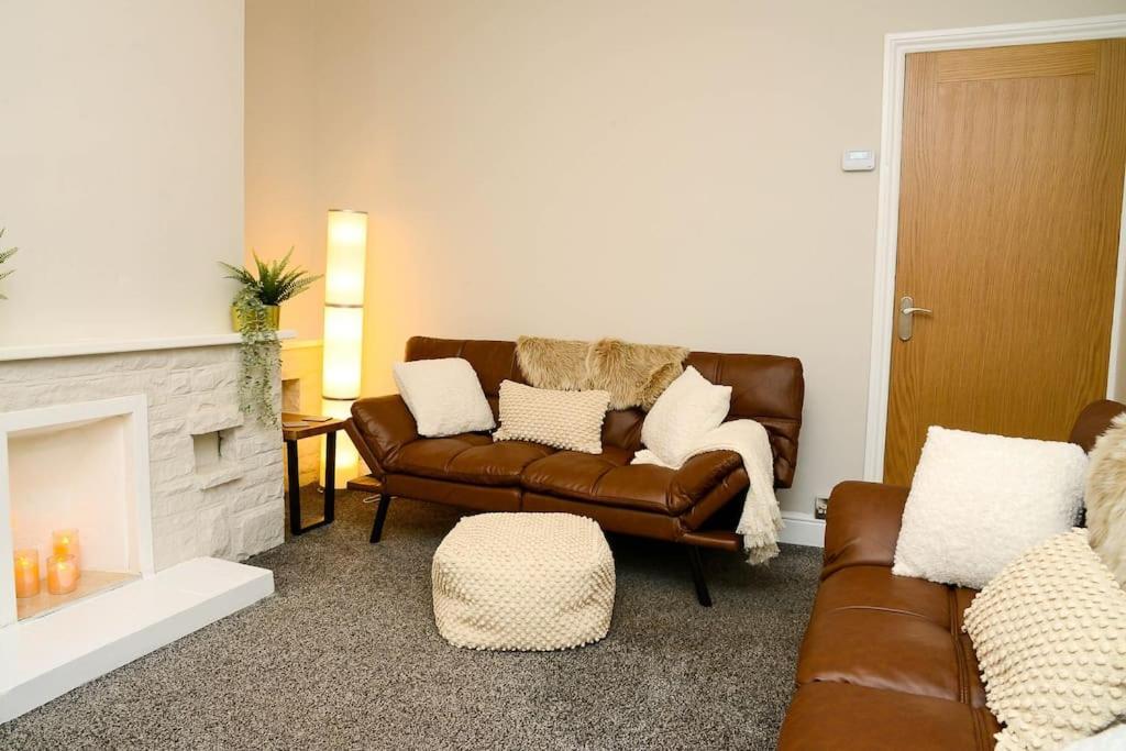 Delightful 2 Bed Town Centre House, Sleeps 4 Apartamento Barnsley Exterior foto